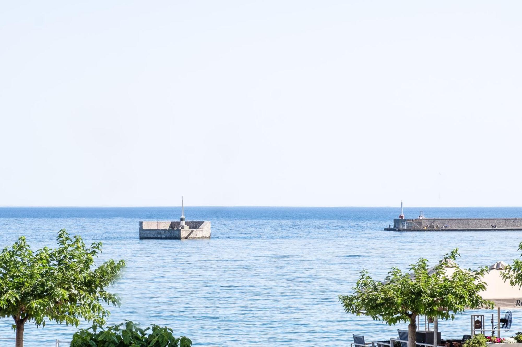 Πολυτελές Παραθαλάσσιο Διαμέρισμα Στη Καλαμάτα Exterior photo